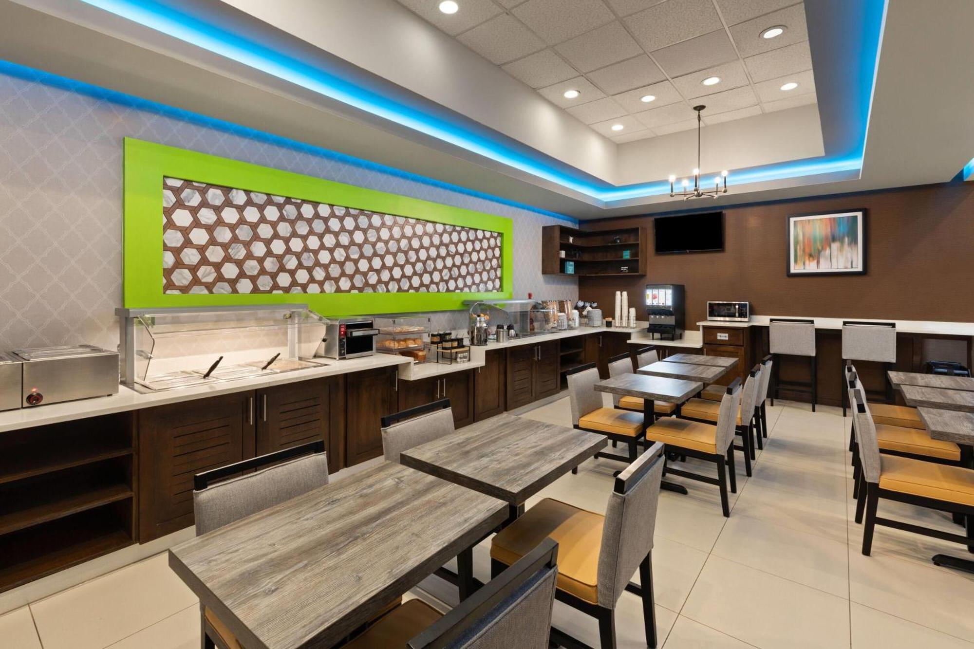Ramada By Wyndham Hotel 3*