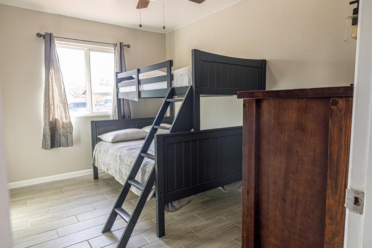 Mid-century, Traditional Near Airport * El Paso