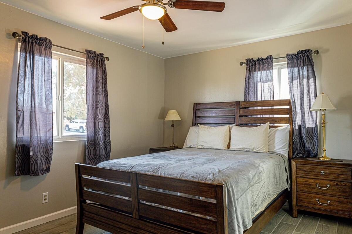 Mid-century, Traditional Near Airport