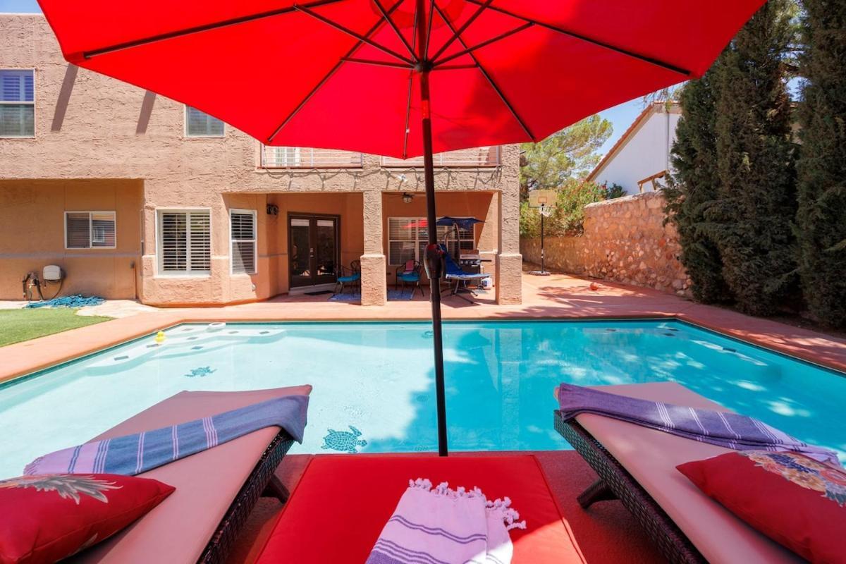 4 Bed 3 And Half Baths With Heated Pool Holiday home *