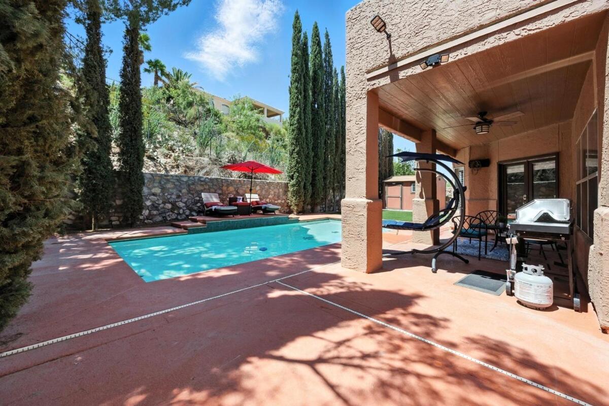 4 Bed 3 And Half Baths With Heated Pool