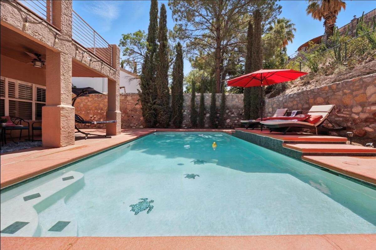 4 Bed 3 And Half Baths With Heated Pool Holiday home *
