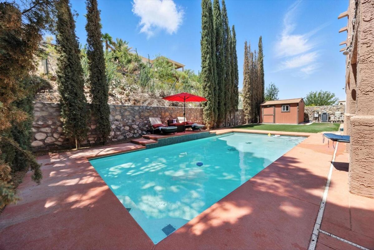 Holiday home 4 Bed 3 And Half Baths With Heated Pool *