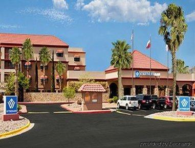 Wyndham Airport And Water Park Hotel