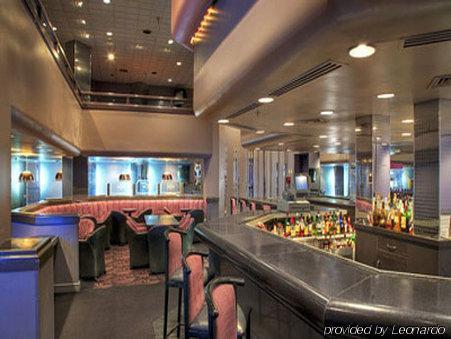 Wyndham Airport And Water Park Hotel 3*