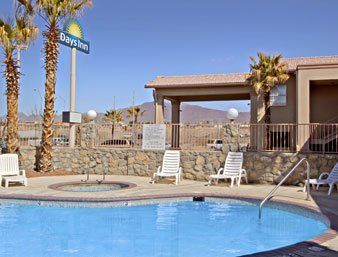 Days By Wyndham West Hotel