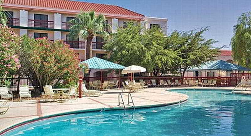 Hotel Wyndham Airport And Water Park