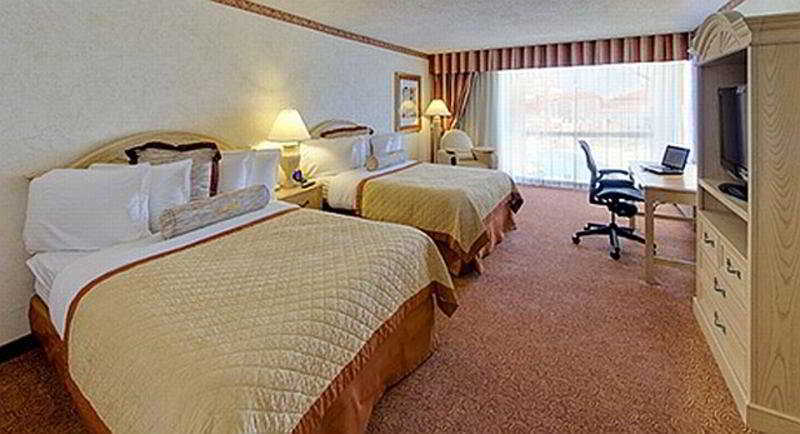 Wyndham Airport And Water Park 3*