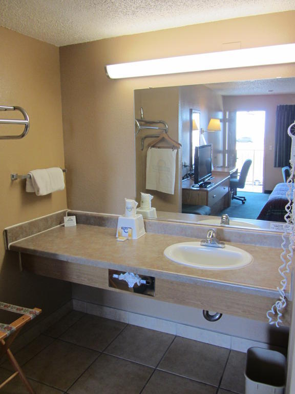 Hotel Days By Wyndham Airport East