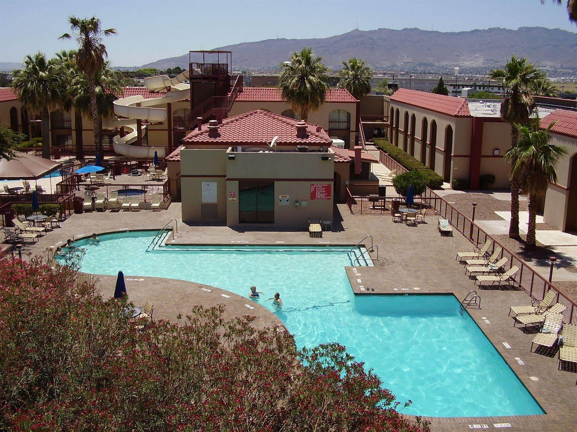 Hotel Wyndham Airport And Water Park 3*