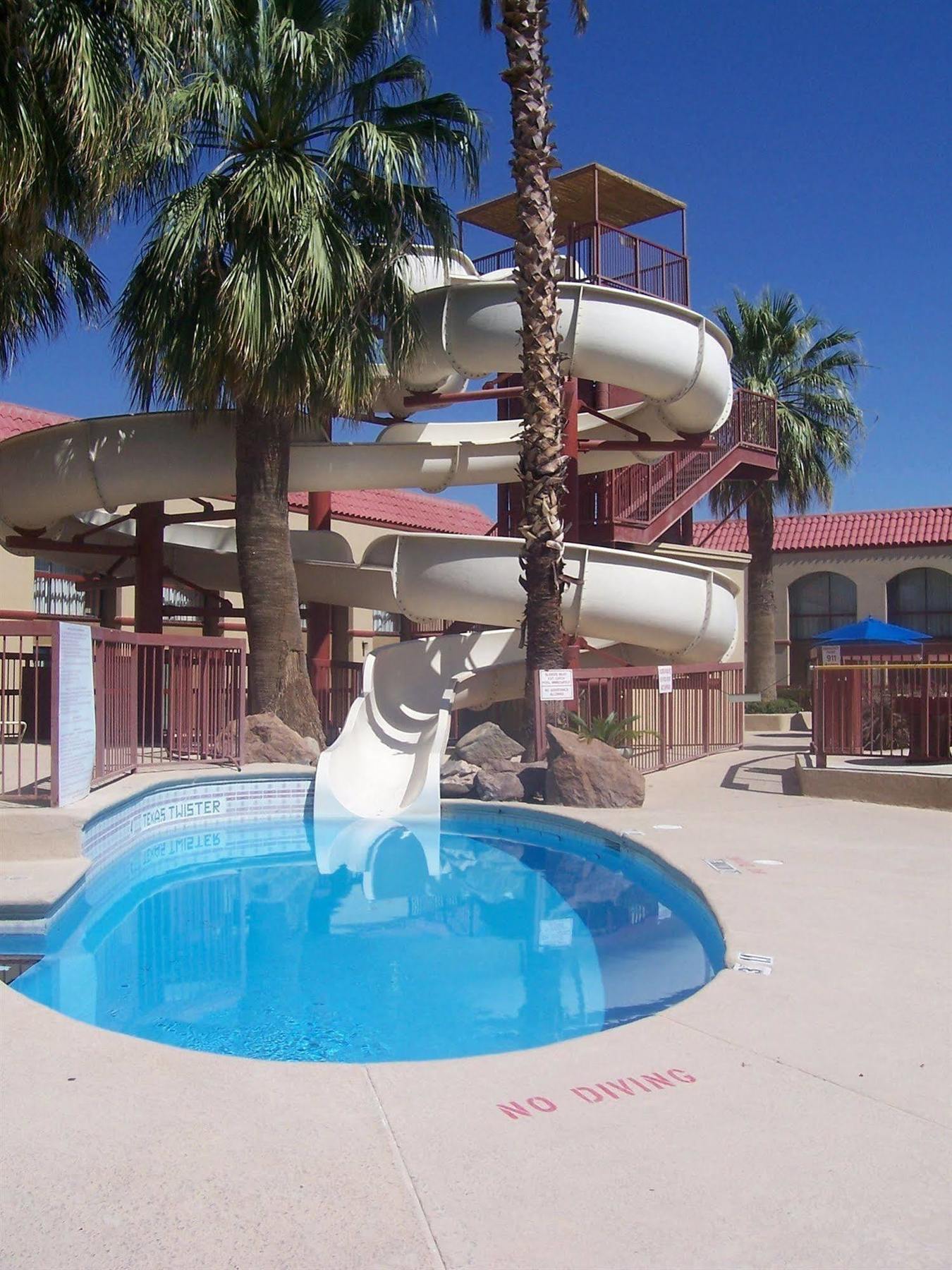 Wyndham Airport And Water Park