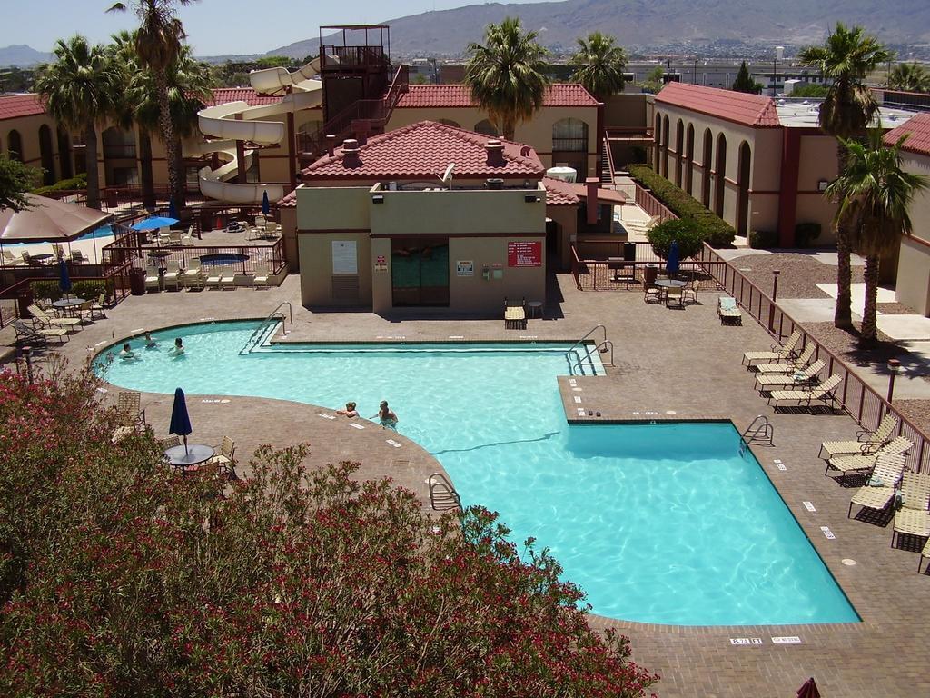 Wyndham Airport And Water Park