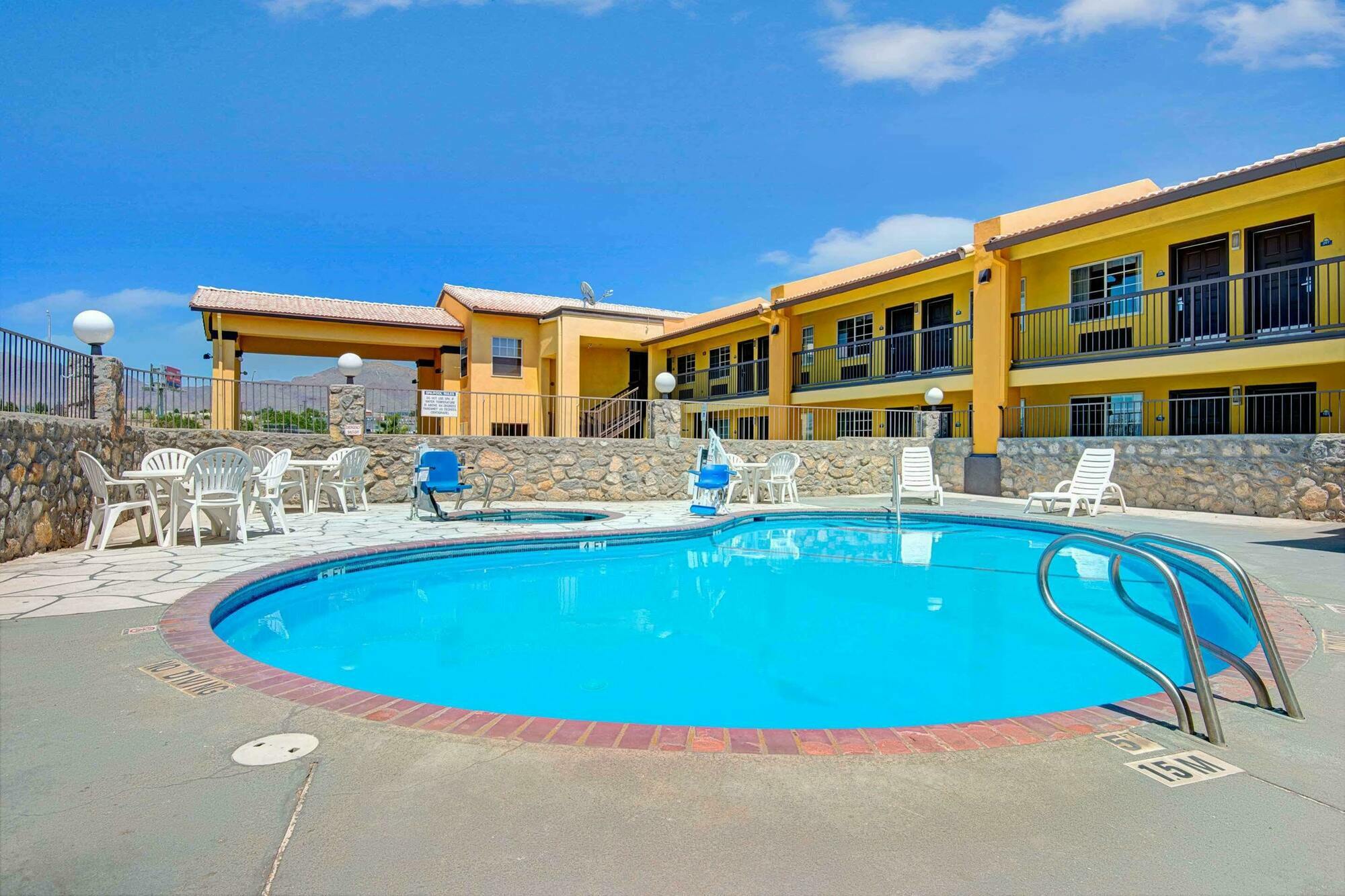Days By Wyndham West 2*