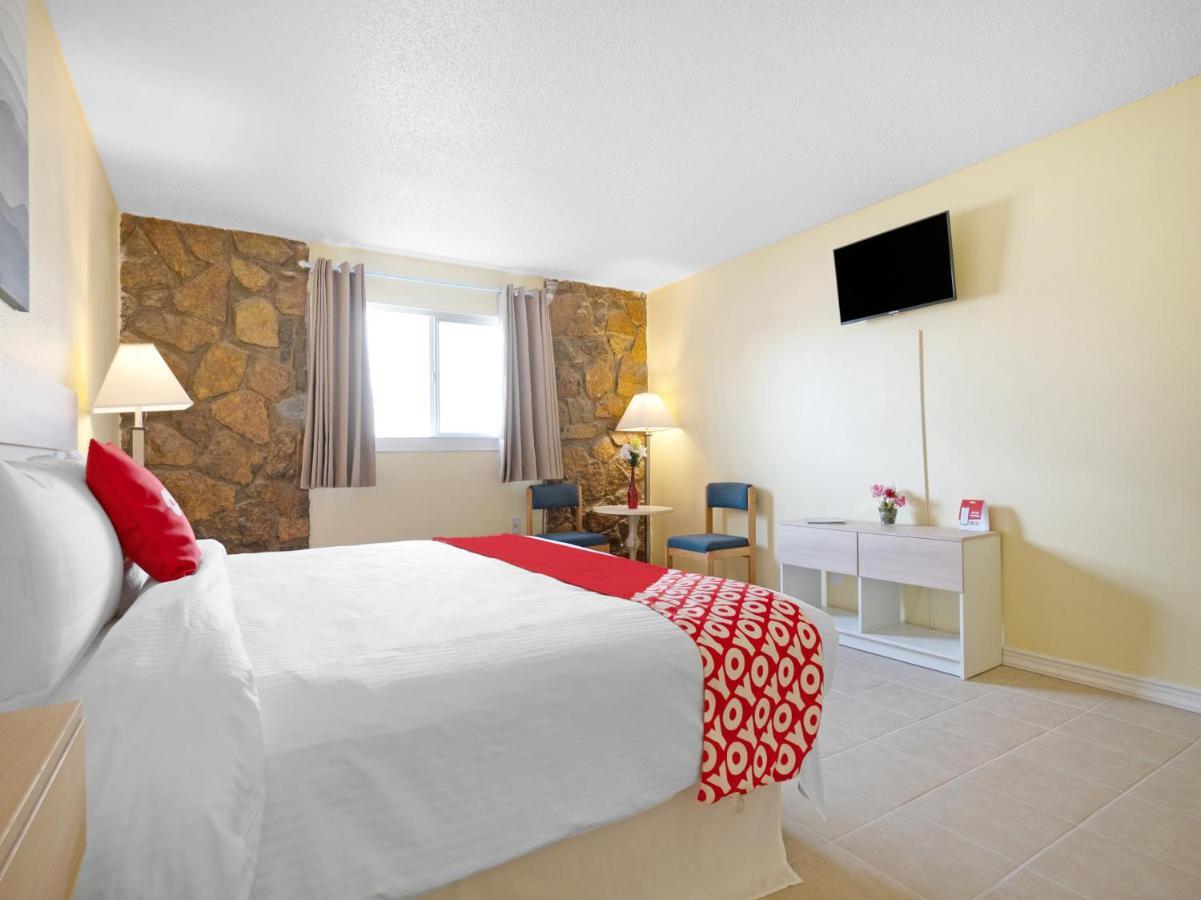 Hotel Oyo - University - 2 Mi From Las Palmas Medical Center