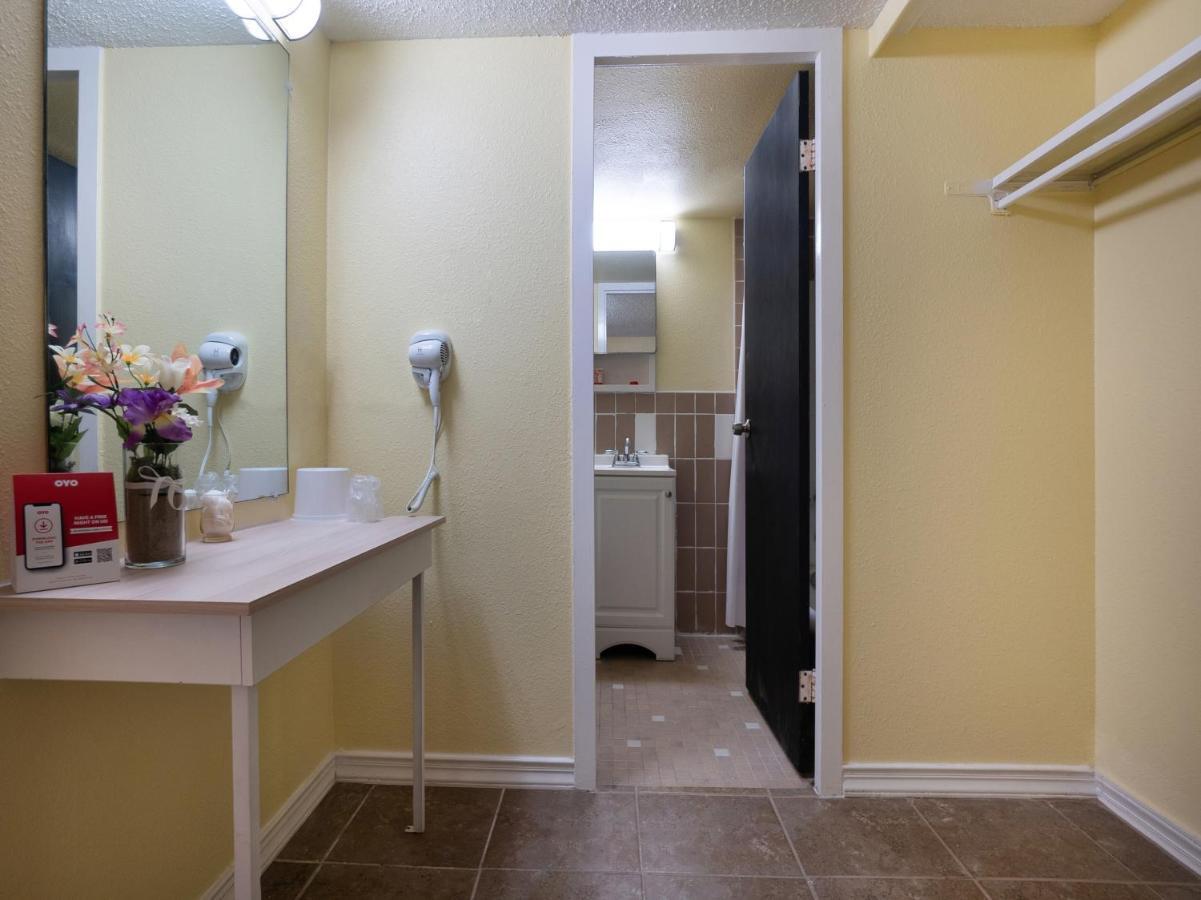 Hotel Oyo - University - 2 Mi From Las Palmas Medical Center El Paso