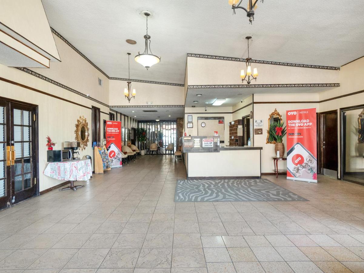 Hotel Oyo - University - 2 Mi From Las Palmas Medical Center 2*